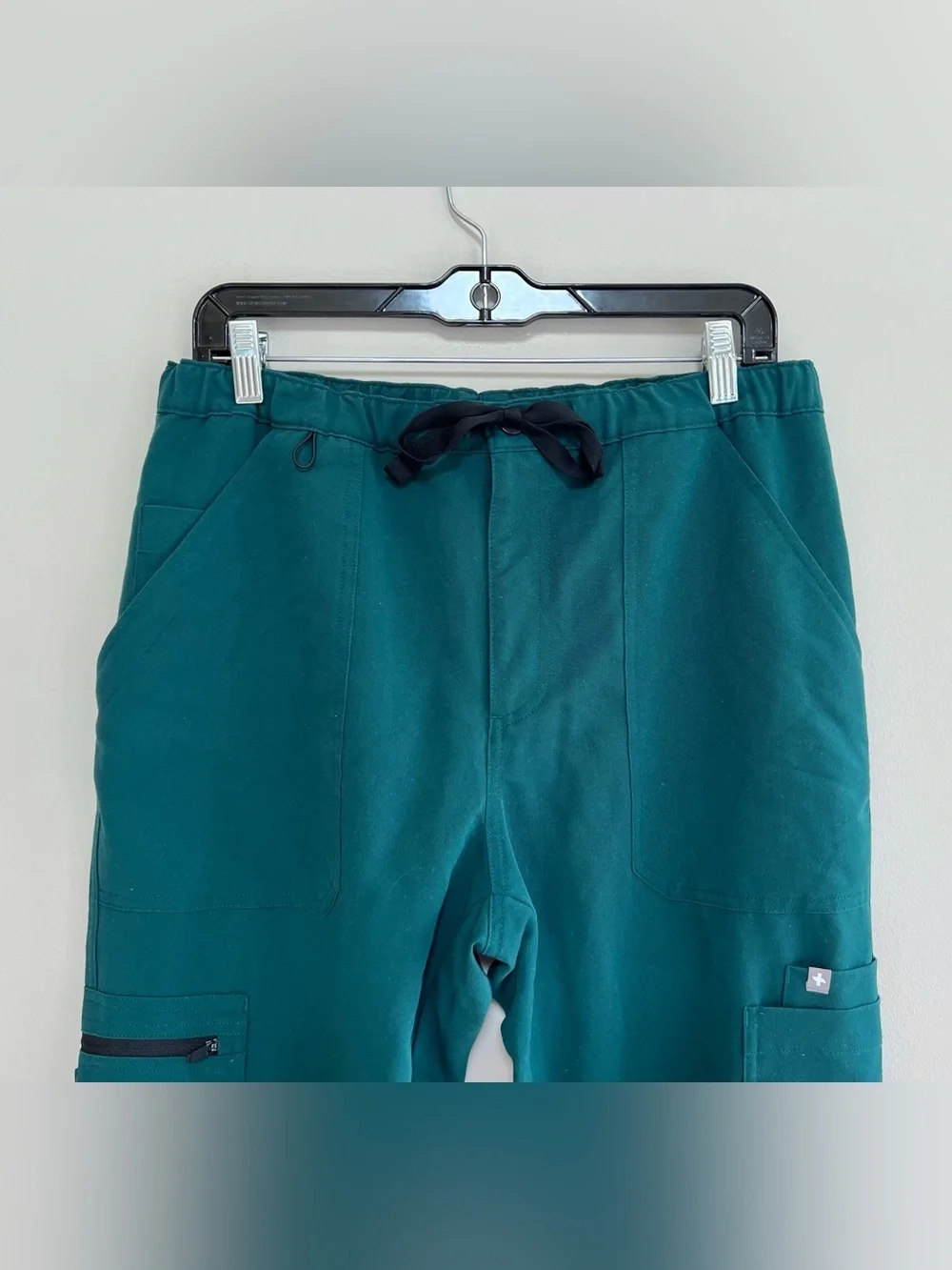 FIGS Men’s Cairo Cargo Straight Leg Scrub Pant in Forest Green (PO# 3872), M/S